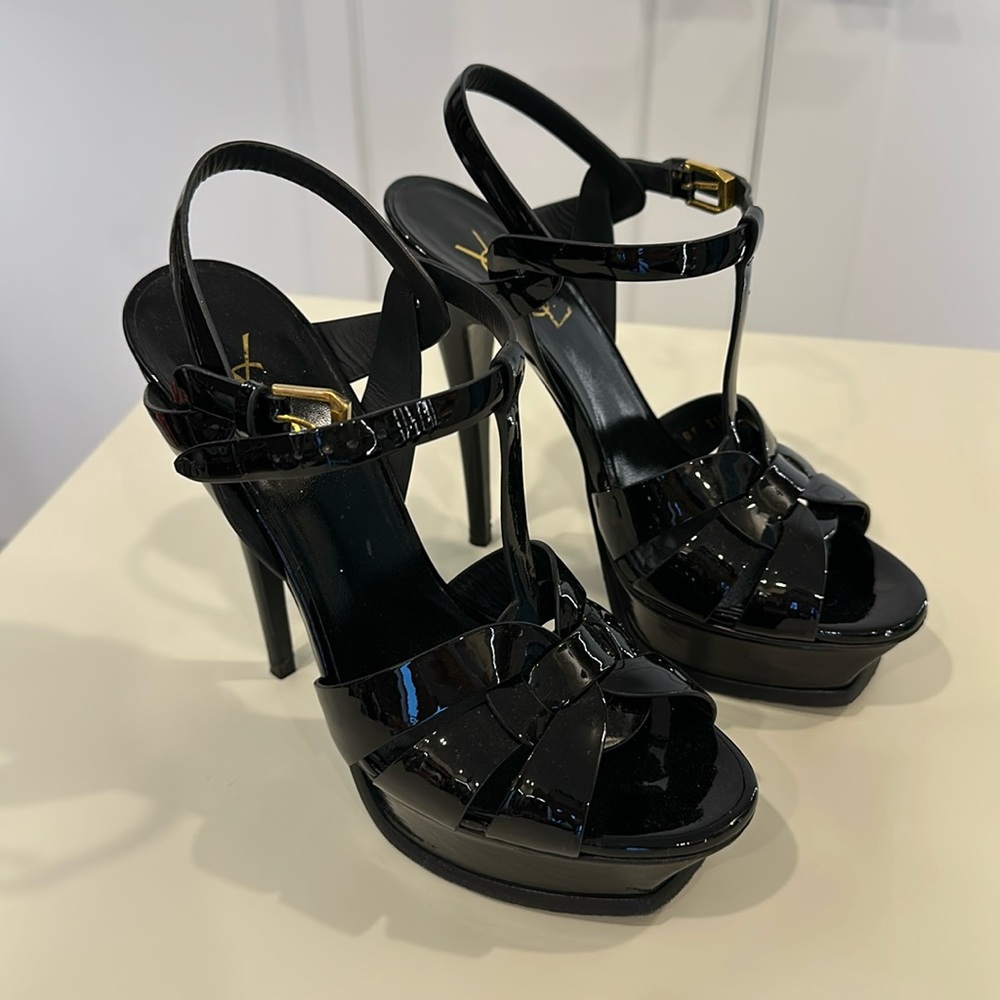 Yves Saint Laurent YSL Tribute Black Pumps